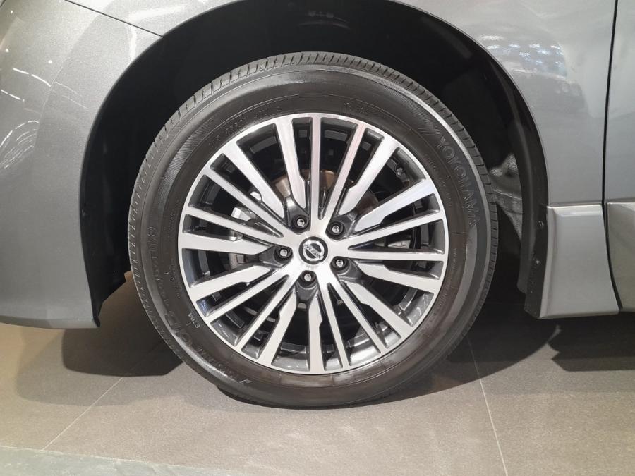 ELGRAND 2.5 Highway STAR - Image 12