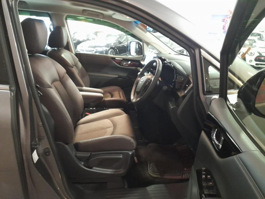 ELGRAND 2.5 Highway STAR - Image 7