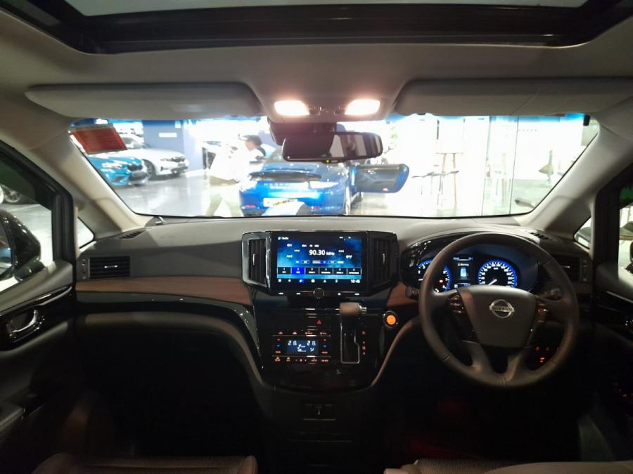 ELGRAND 2.5 Highway STAR - Image 8