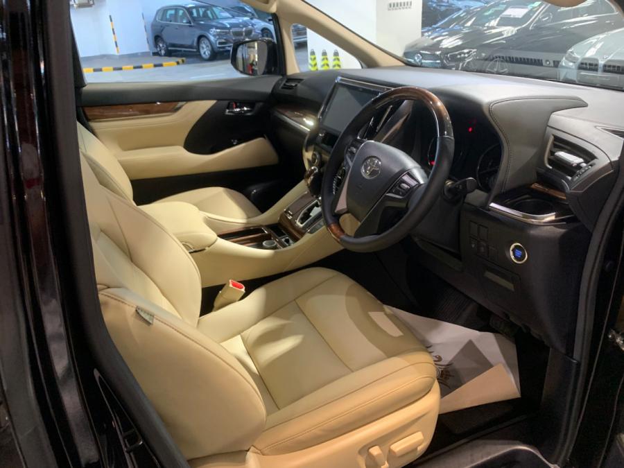 ALPHARD ROYAL LOUNGE - Image 3