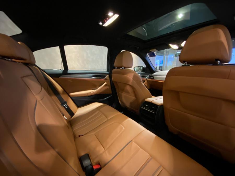 520i M SPORT - Image 4