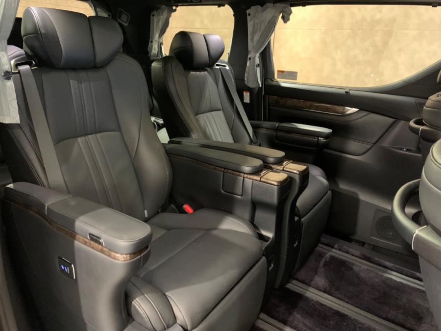 ALPHARD EXECUTIVE LOUNGE - Image 8