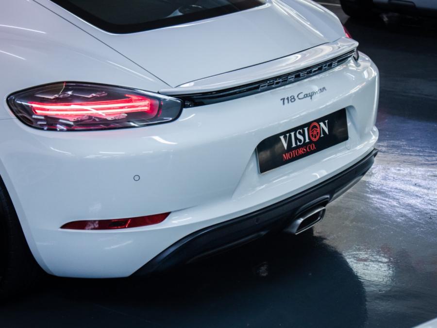 718 Cayman - Image 8