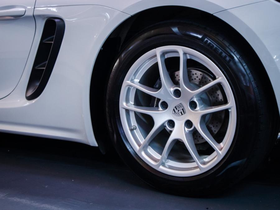 718 Cayman - Image 10