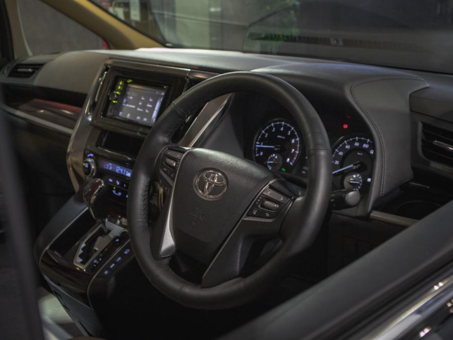 ALPHARD 2.5 - Image 8