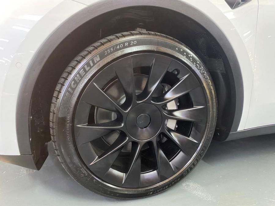 Model y long range - Image 5